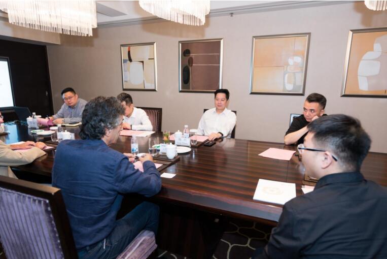 集团党委副书记、副董事长、总经理杨川会见维尼奥拉艺术研究中心创始人皮耶罗·洛卡瑟卡教授一行