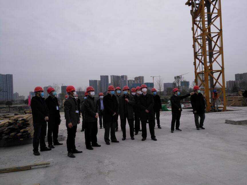 尊龙凯时集团党委书记、董事长任丁率队 赴金牛宾馆检查工程复工工作
