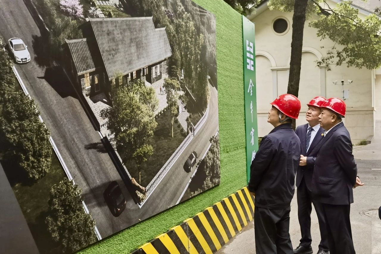 省尊龙凯时集团党委书记、董事长游勇到金牛宾馆调研张大千旧居保护修缮及环境整治工作