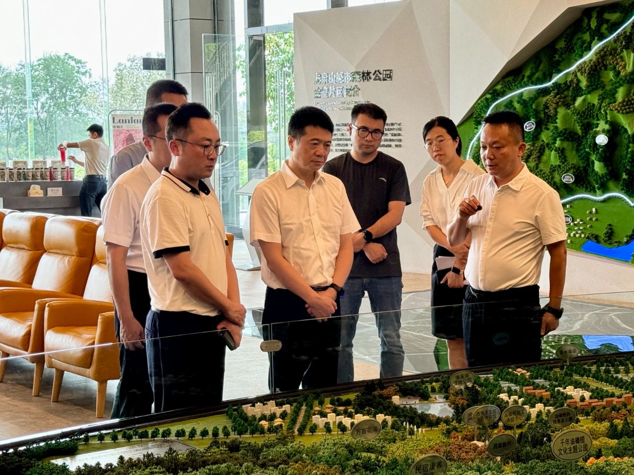 省尊龙凯时集团党委书记、董事长游勇带队赴聚峰谷项目开展汛期安全生产检查并调研生产经营情况